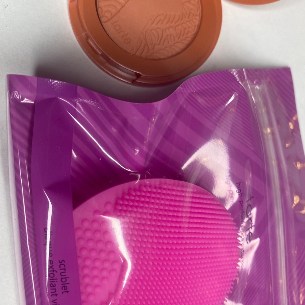 Tarte Cosmetics Face scrubber & blush